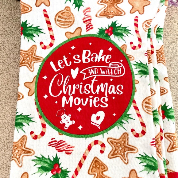 NWT Set of 2 LET’S BAKE AND WATCH CHRISTMAS MOVIES Kitchen Towels - Picture 2 of 4